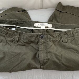 Old Navy women’s Olive Chino Pants - Dark Olive